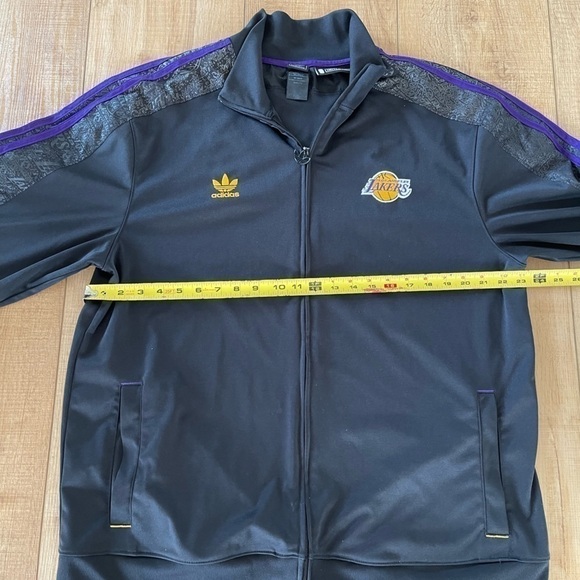 VINTAGE Adidas Limited Edition Carbon Fiber Los Angeles Lakers track jacket - Picture 9 of 9